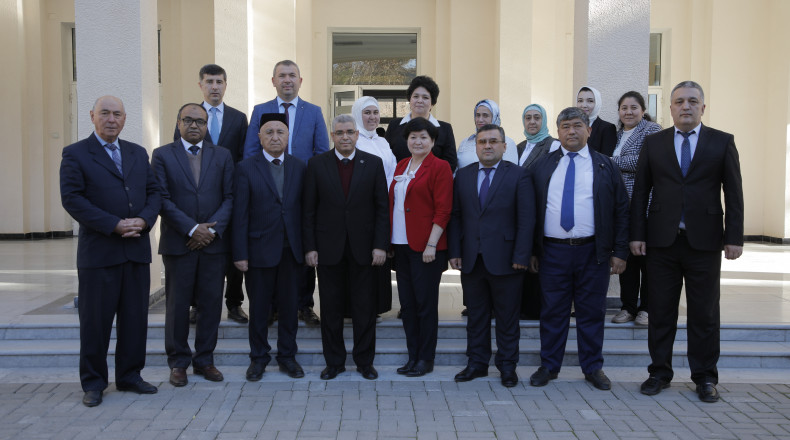Akademiya jamoasi va Al-Azhar vakillari